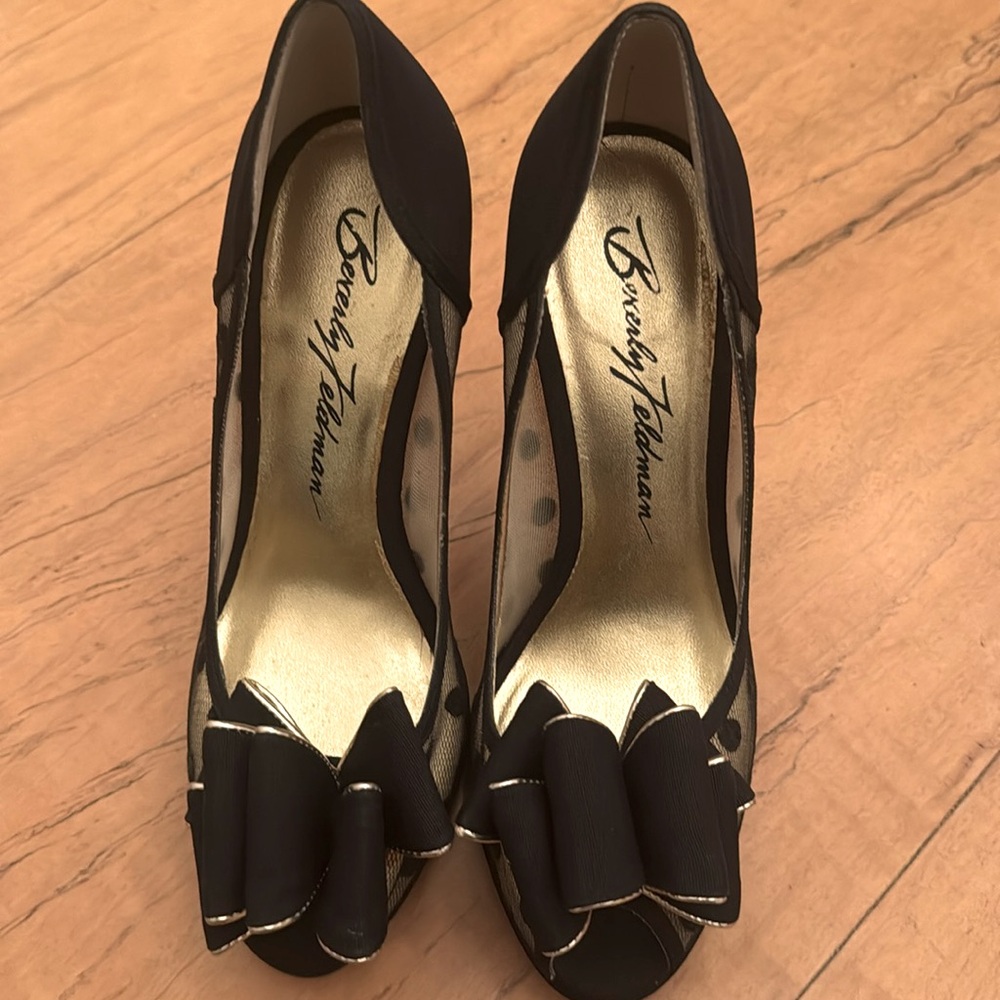 Beverly Feldman black pumps.